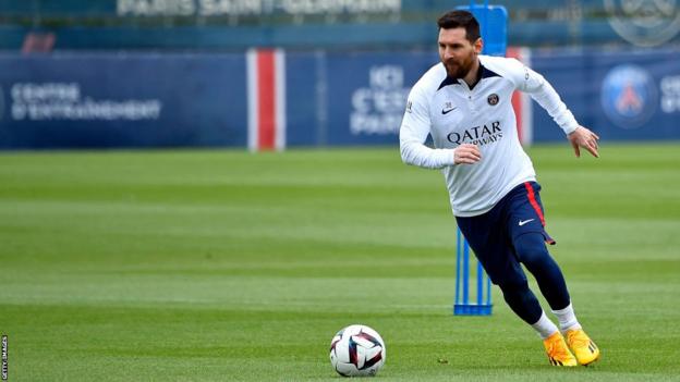 Lionel Messi booed by PSG fans in return to starting line-up